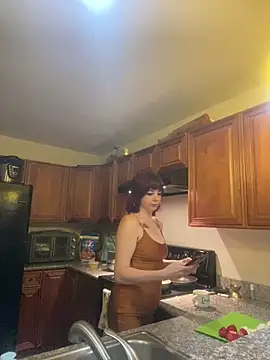 Snapshot of GoddessPinxx chatting on June 3, 8:25 pm GoddessPinxx online show from June 3, 8:25 pm
