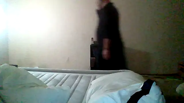 Snapshot of Exhibitionist040577 chatting on October 25, 5:08 pm Exhibitionist040577 online show from October 25, 5:08 pm