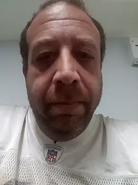 Snapshot of Exhibitionist040577 chatting on December 20, 8:32 am Exhibitionist040577 online show from December 20, 8:32 am