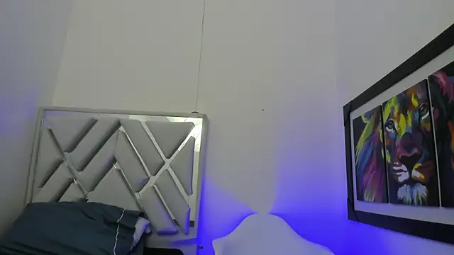 leslyylove online show from December 17, 3:17 am