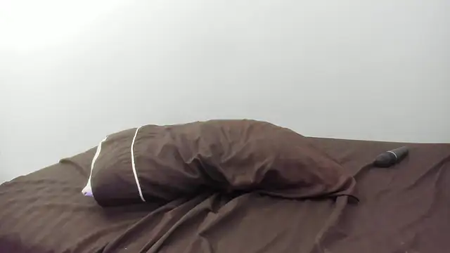 leslyylove online show from February 1, 10:05 am