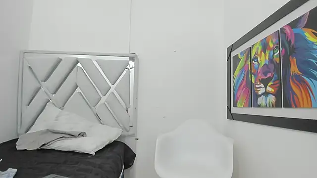 leslyylove online show from February 12, 3:18 am