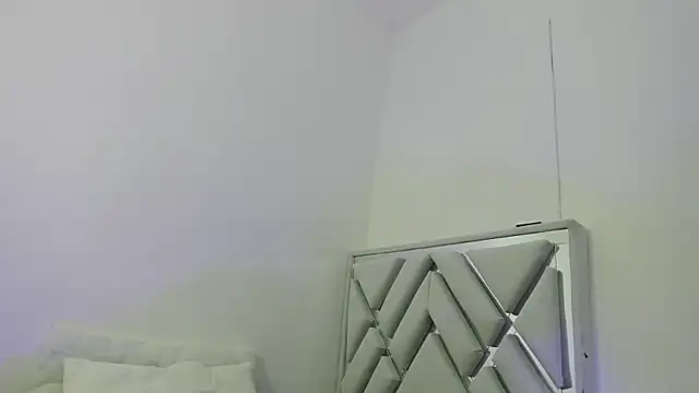 leslyylove online show from February 28, 8:20 am