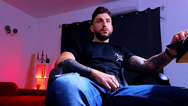 MightyAaron66 online show from October 30, 2:46 am