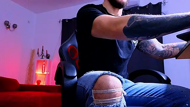 MightyAaron66 online show from November 17, 5:24 am