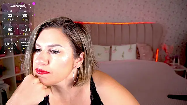 KiraRoxx online show from June 21, 8:33 pm