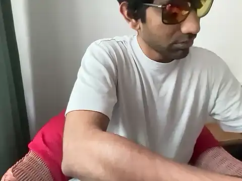 Snapshot of dominanthubby chatting on June 9, 7:31 am dominanthubby online show from June 9, 7:31 am