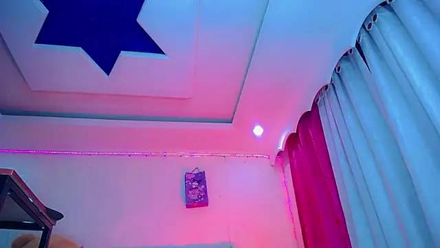 NahomiCamper online show from March 14, 1:44 am