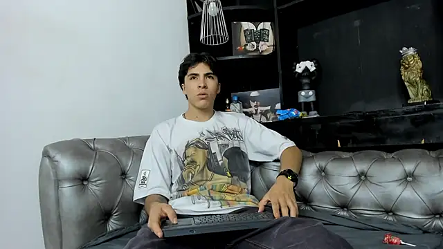 HeellBoy  online show from November 10, 7:57 pm