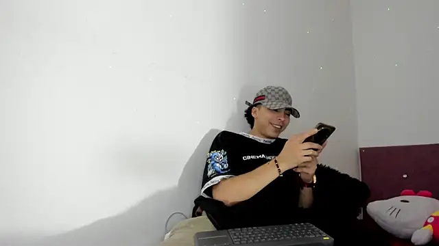 HeellBoy  online show from December 21, 1:13 am