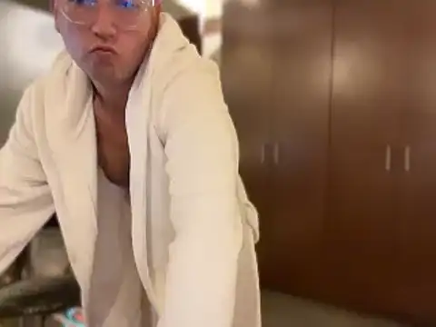 alanan881 online show from March 2, 9:31 am