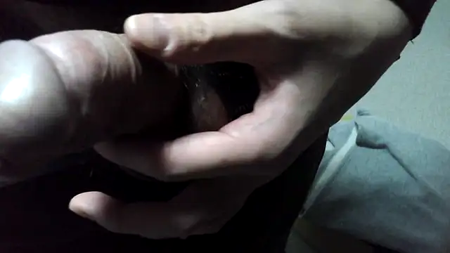 Snapshot of ikkakusai11 chatting on December 18, 7:47 am ikkakusai11 online show from December 18, 7:47 am