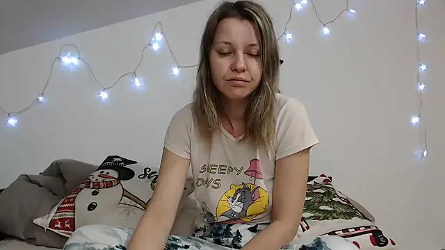 SweetMaddy888 online show from December 12, 4:04 am