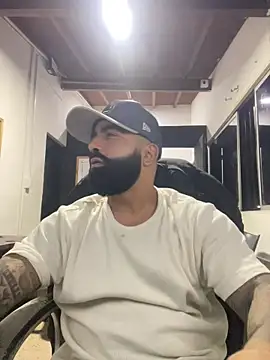 Snapshot of Lyon_vach chatting on May 29, 1:58 am Lyon vach online show from May 29, 1:58 am
