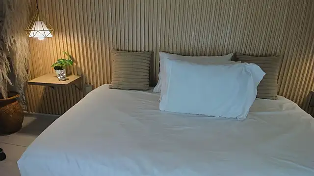 ArticaBelle online show from March 15, 4:18 am