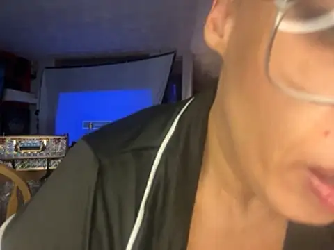 Snapshot of JusticeXXX68 chatting on November 18, 10:20 am JusticeXXX68 online show from November 18, 10:20 am