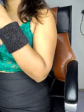 Snapshot of Black-Pearll chatting on February 28, 4:31 pm Black-Pearll online show from February 28, 4:31 pm