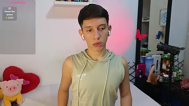 milky  boy  online show from February 4, 5:35 am