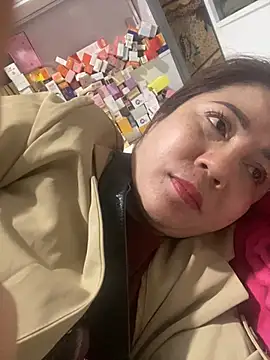 Snapshot of Cesywet chatting on February 19, 3:50 am Cesywet online show from February 19, 3:50 am