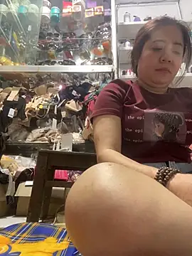 Snapshot of Cesywet chatting on February 19, 10:01 am Cesywet online show from February 19, 10:01 am