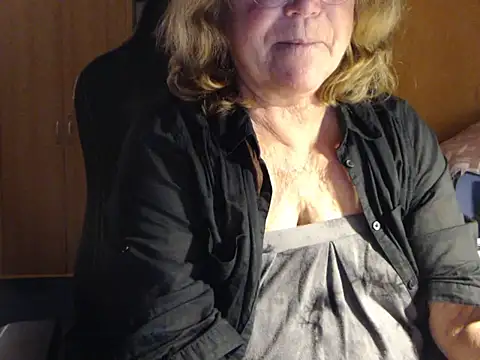 Snapshot of _sunshine__ chatting on December 20, 4:57 pm sunshine online show from December 20, 4:57 pm