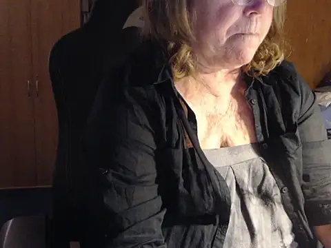 Snapshot of _sunshine__ chatting on February 4, 5:01 pm sunshine online show from February 4, 5:01 pm