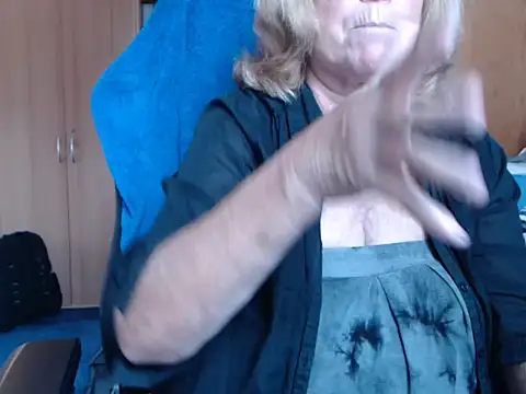 Snapshot of _sunshine__ chatting on October 6, 6:33 am sunshine online show from October 6, 6:33 am