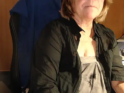 Snapshot of _sunshine__ chatting on October 31, 5:47 pm sunshine online show from October 31, 5:47 pm