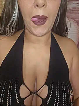 Foxlady2271 online show from December 14, 11:56 pm