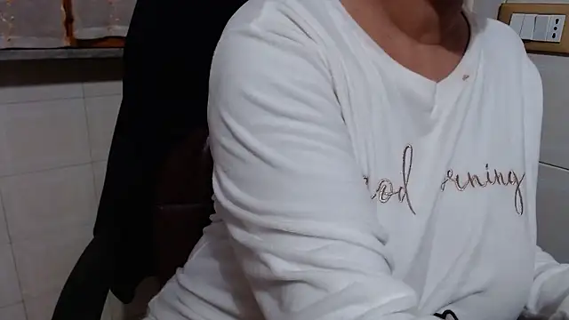 Foxlady2271 online show from January 6, 3:05 pm