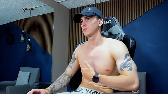 JacksonOlsenn online show from January 26, 3:36 pm