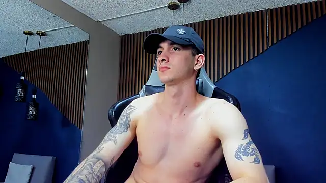 JacksonOlsenn online show from January 26, 6:37 pm