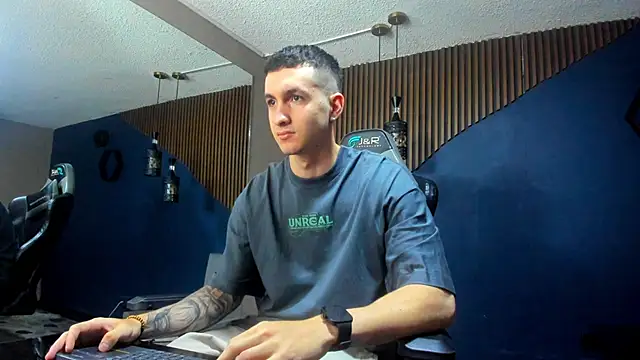 Snapshot of JacksonOlsenn chatting on January 28, 12:11 pm JacksonOlsenn online show from January 28, 12:11 pm