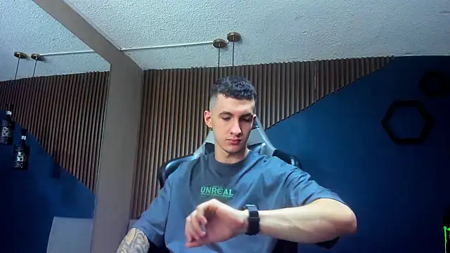 JacksonOlsenn online show from January 28, 3:14 pm