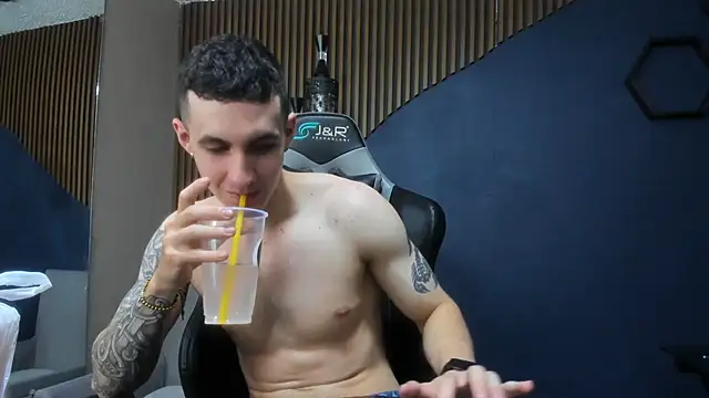 Snapshot of JacksonOlsenn chatting on February 2, 3:49 pm JacksonOlsenn online show from February 2, 3:49 pm