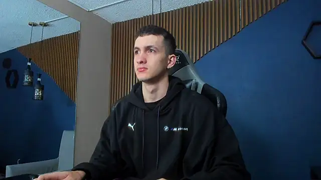 Snapshot of JacksonOlsenn chatting on February 4, 12:11 pm JacksonOlsenn online show from February 4, 12:11 pm