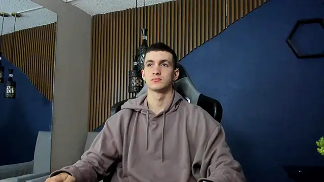 Snapshot of JacksonOlsenn chatting on February 5, 12:06 pm JacksonOlsenn online show from February 5, 12:06 pm