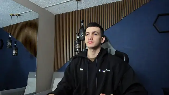 Snapshot of JacksonOlsenn chatting on February 6, 12:16 pm JacksonOlsenn online show from February 6, 12:16 pm