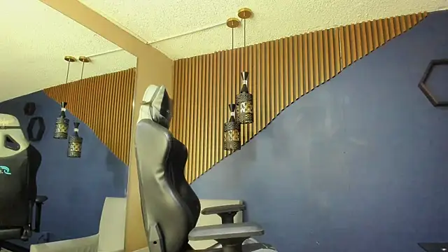 JacksonOlsenn online show from February 14, 12:03 pm