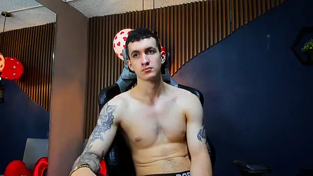 JacksonOlsenn online show from February 15, 5:17 pm