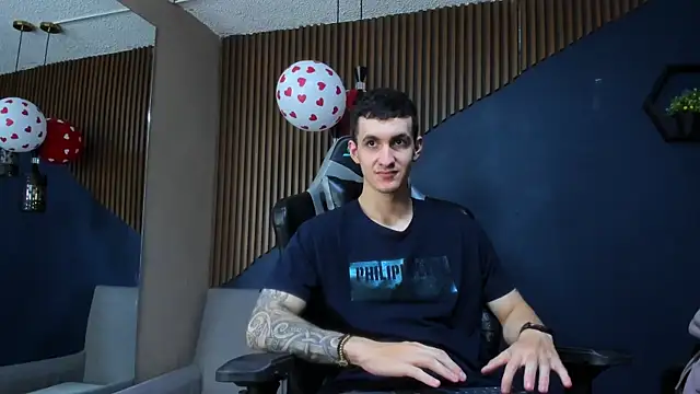 Snapshot of JacksonOlsenn chatting on February 17, 6:26 pm JacksonOlsenn online show from February 17, 6:26 pm