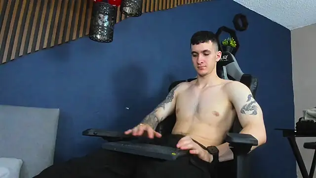 Snapshot of JacksonOlsenn chatting on February 22, 3:03 pm JacksonOlsenn online show from February 22, 3:03 pm