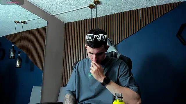 Snapshot of JacksonOlsenn chatting on February 28, 2:09 pm JacksonOlsenn online show from February 28, 2:09 pm