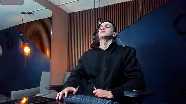 Snapshot of JacksonOlsenn chatting on March 1, 11:50 am JacksonOlsenn online show from March 1, 11:50 am