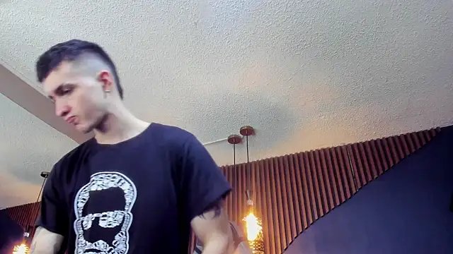 Snapshot of JacksonOlsenn chatting on March 8, 6:37 pm JacksonOlsenn online show from March 8, 6:37 pm