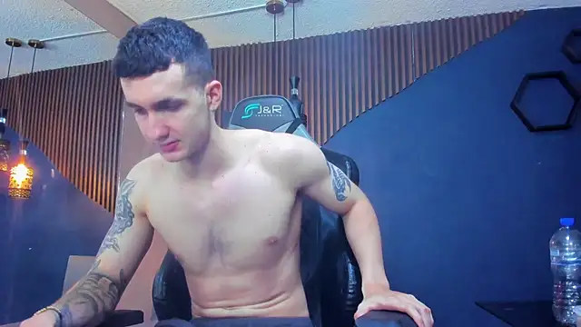 Snapshot of JacksonOlsenn chatting on March 13, 6:12 pm JacksonOlsenn online show from March 13, 6:12 pm