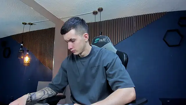 JacksonOlsenn online show from March 14, 12:18 pm