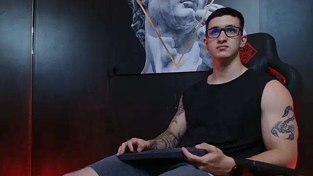 JacksonOlsenn online show from September 24, 8:23 pm