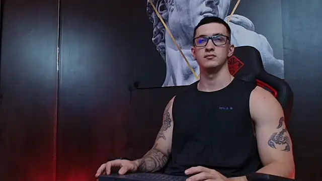 JacksonOlsenn online show from September 30, 8:47 pm