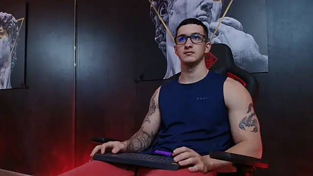 JacksonOlsenn online show from October 6, 8:39 pm